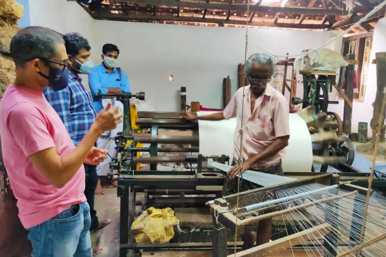 Traditional weaving worker at the Chirakkal Weavers